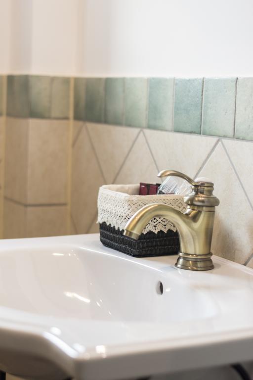 Conacu' Boierului Hotel Ponoarele Kültér fotó