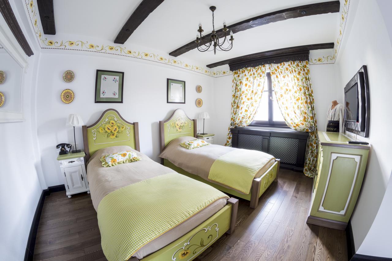 Conacu' Boierului Hotel Ponoarele Kültér fotó
