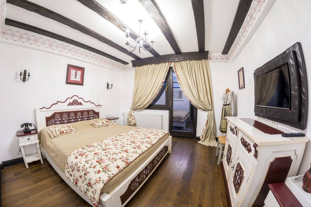 Conacu' Boierului Hotel Ponoarele Kültér fotó