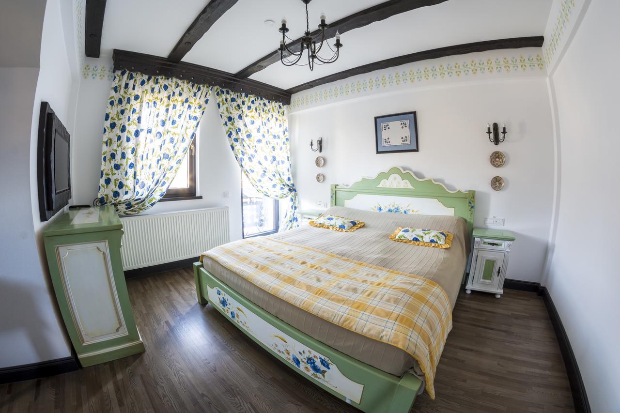 Conacu' Boierului Hotel Ponoarele Kültér fotó