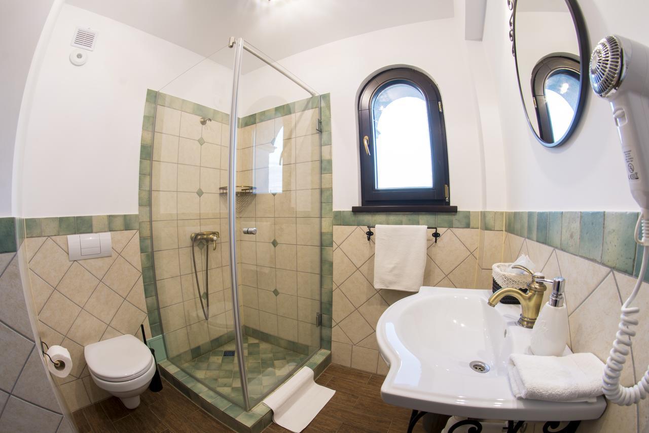 Conacu' Boierului Hotel Ponoarele Kültér fotó