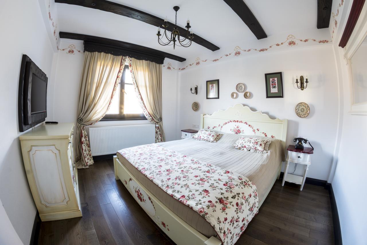 Conacu' Boierului Hotel Ponoarele Kültér fotó