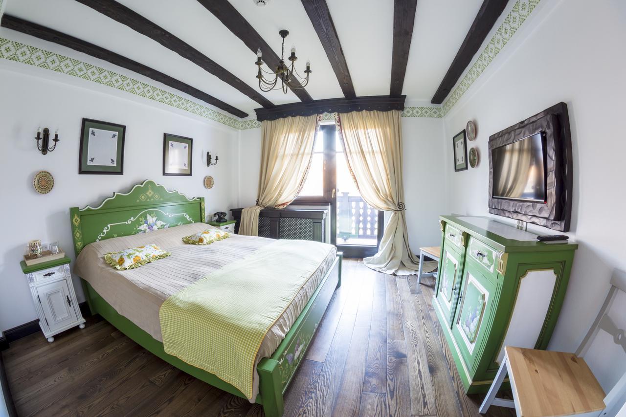 Conacu' Boierului Hotel Ponoarele Kültér fotó