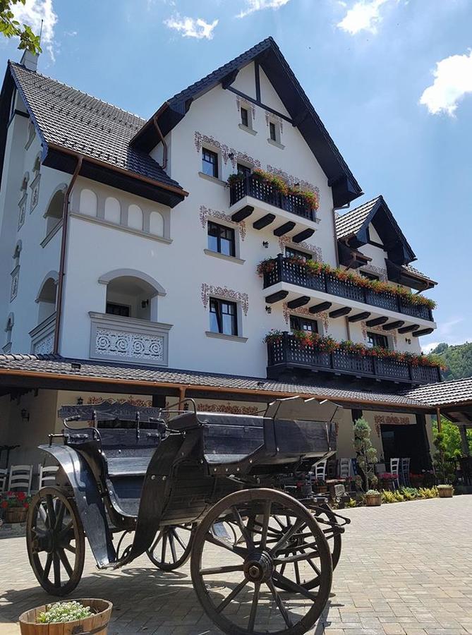 Conacu' Boierului Hotel Ponoarele Kültér fotó